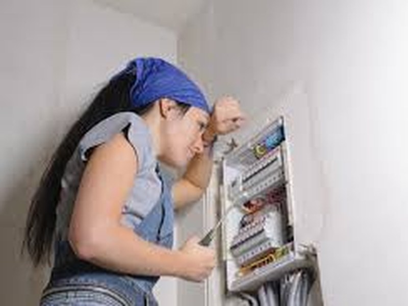 Arreglos básicos del hogar: electricidad y electrónica irudia