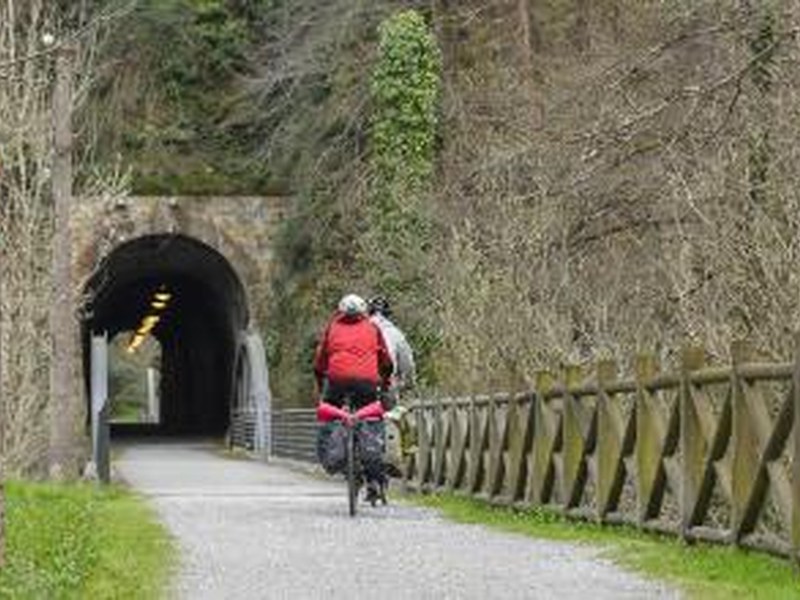 Punto de información sobre vías verdes y bidegorris, talleres y testeo de bicicletas eléctricas imagen