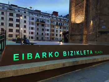 Eibarko Bizikleta Plaza. Imagen de archivo.