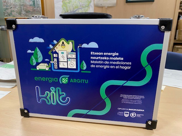El "Energia Argitu Kit" ha llegado a Eibar, para que la ciudadanía pueda realizar un auto diagnóstico energético de su vivienda 