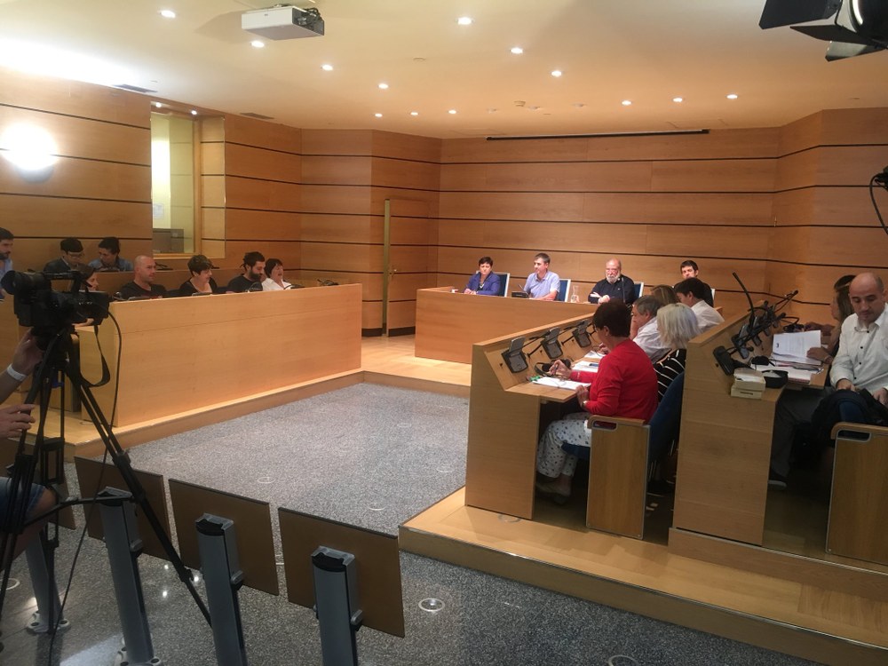 El Pleno Municipal aprobó en sesión extraordinaria las Ordenanzas Fiscales y los Precios Públicos para 2018