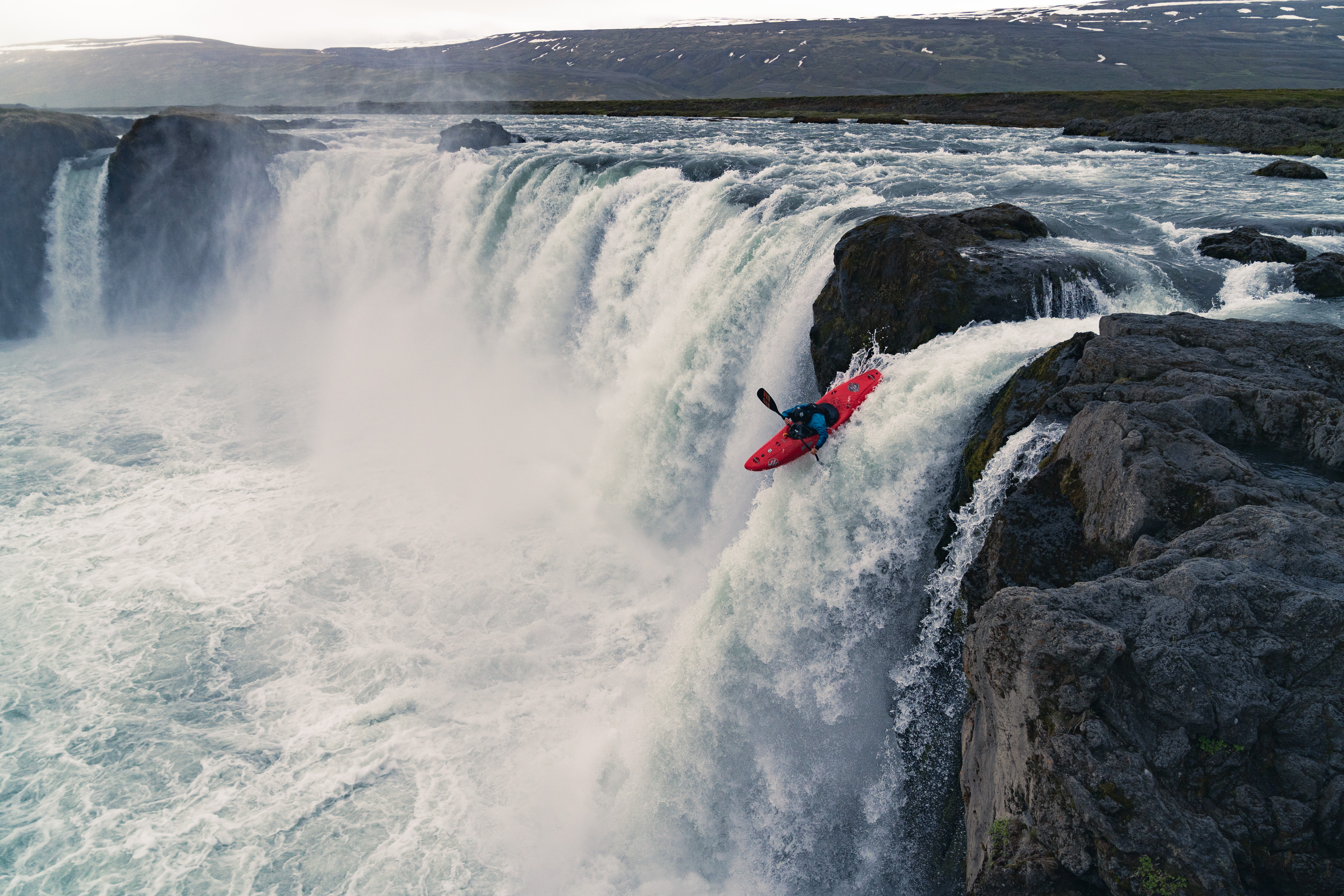 A través de las cascadas de Islandia