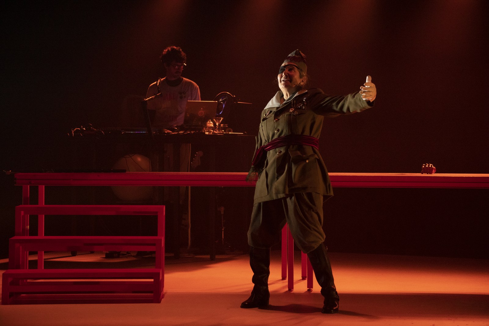 Cantando bajo las balas - Producciones Luna Hiena