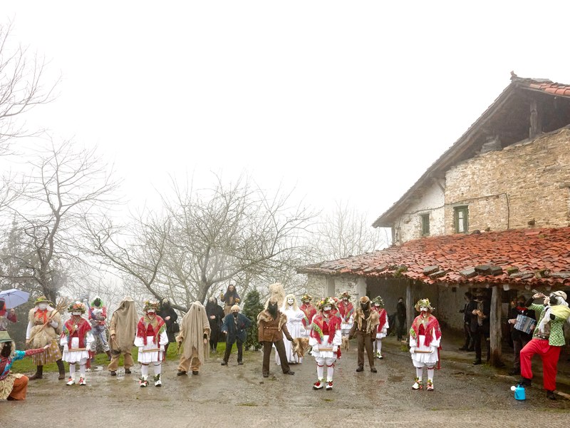 Carnaval. Koko-eskea eta Koko-dantzak koko-dantzak