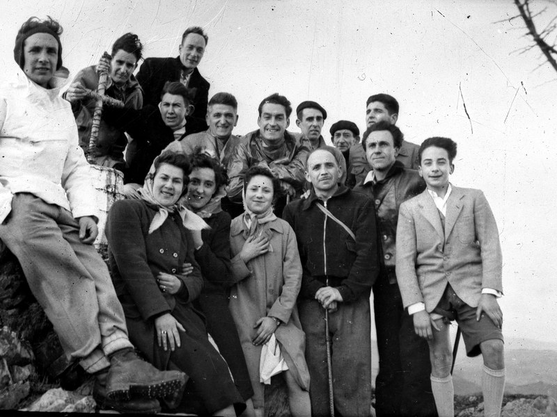 Fotografía: Archivo General de Gipuzkoa. "Cursillo de escalada en Egoarbitza (Elgeta) en 1949. Participantes del cursillo en Egoarbitza"