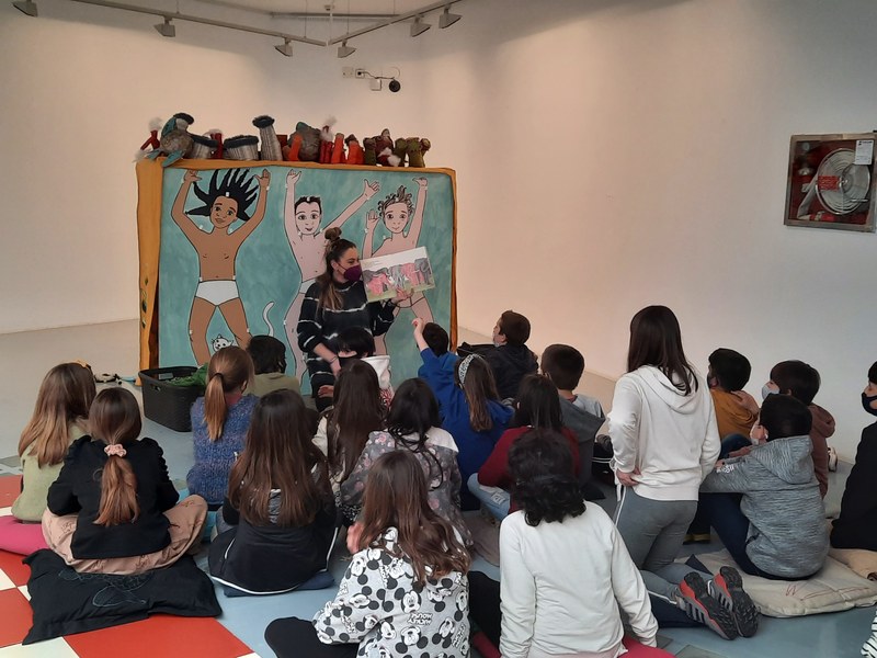 Salón literario Itsaspeko bihotzak Foto de una de las sesiones