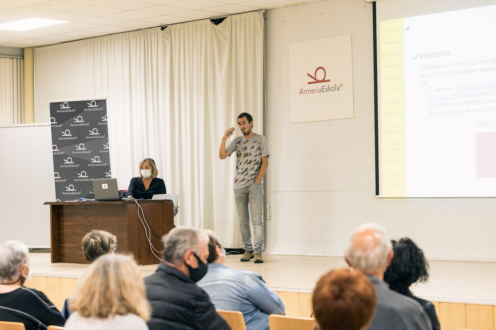 “Eibarko kapital sozialaren oinarriak- Las bases del capital social de Eibar”, la conferencia del investigador Igor Etxabe en el canal Youtube de Ego Ibarra. “Eibarko kapital sozialaren oinarriak- Las bases del capital social de Eibar”, la conferencia del investigador Igor Etxabe en el canal Youtube de Ego Ibarra.