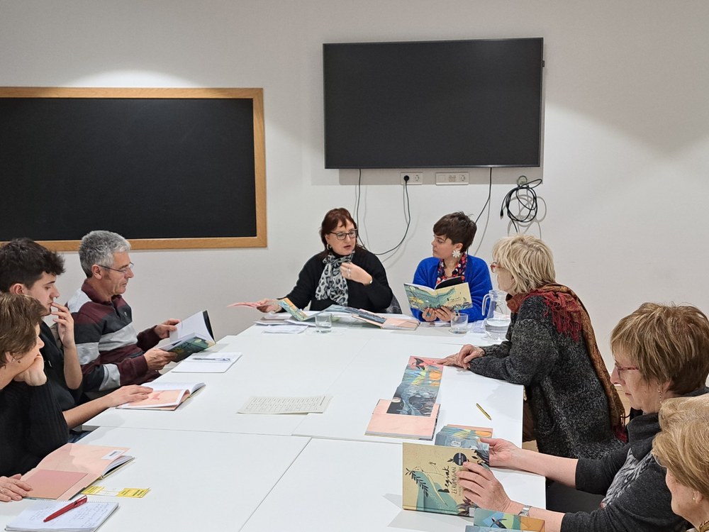 “Idazlearekin harixa emoten”: club de lectura en euskera para personas adultas Foto de una sesión del curso anterior