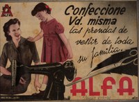 Alumnado de bachiller y ciclo superior de ESO en la exposición Un largo camino hacia la igualdad: las mujeres en el siglo XX