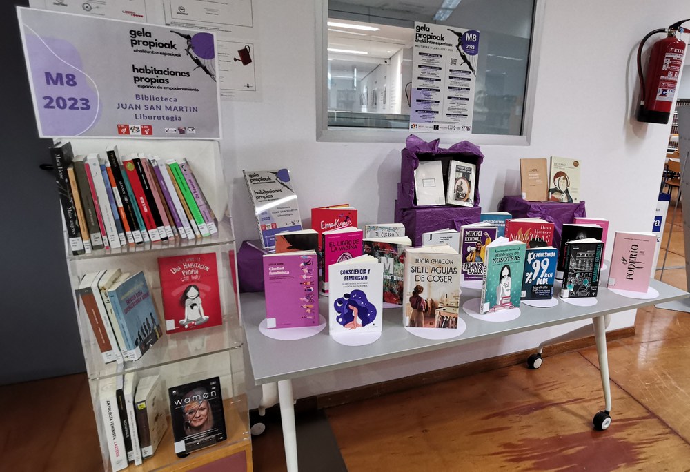 Aportación de la Biblioteca municipal al programa del 8 de marzo Centro de interés 8M