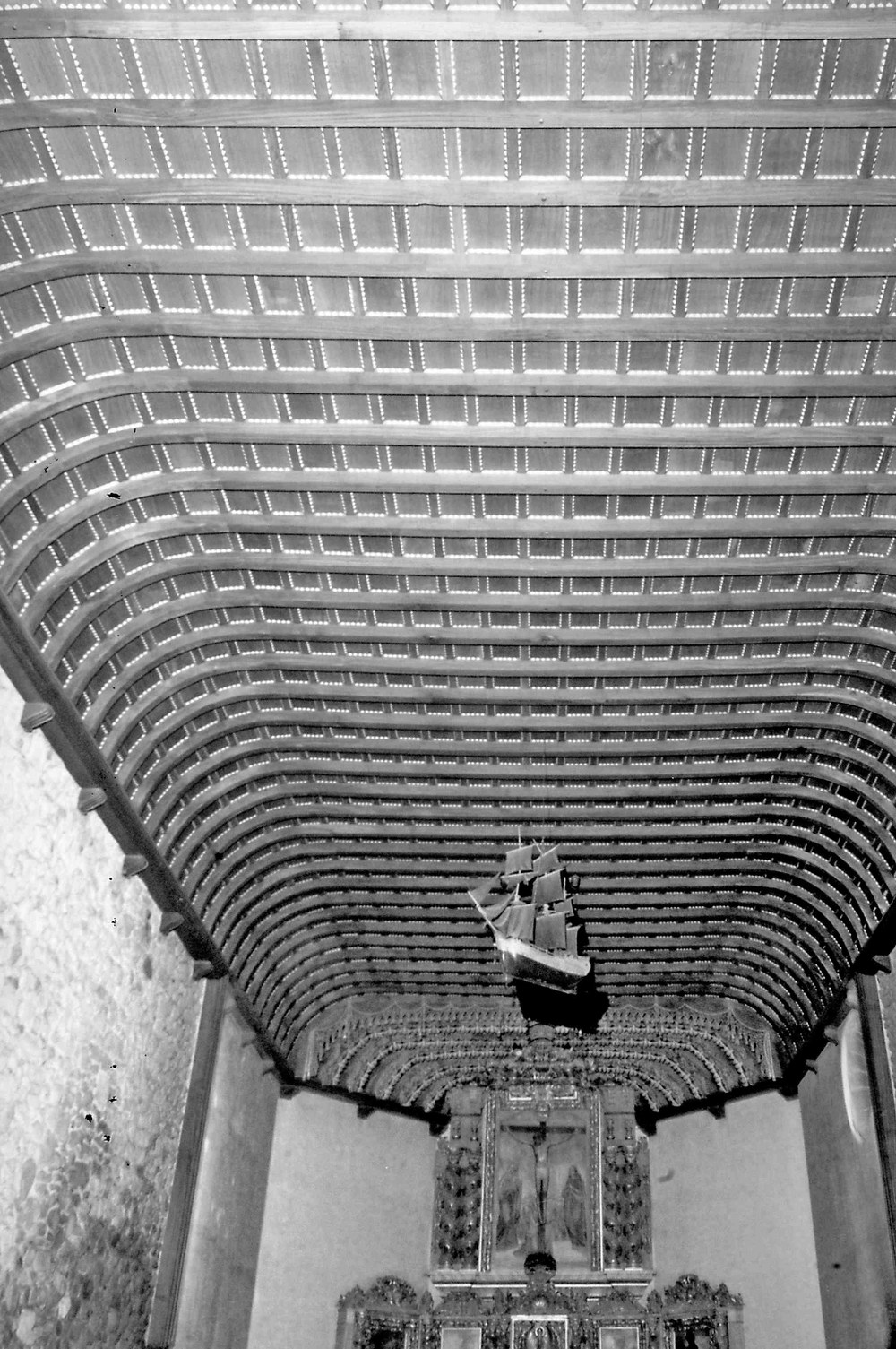 Edificio singular y simbólico para Eibar, el Santuario de Arrate alberga en su interior una estructura arquitectónica de gran valor: su bóveda o techumbre artesonada de madera. Techumbre artesonada de Arrate.