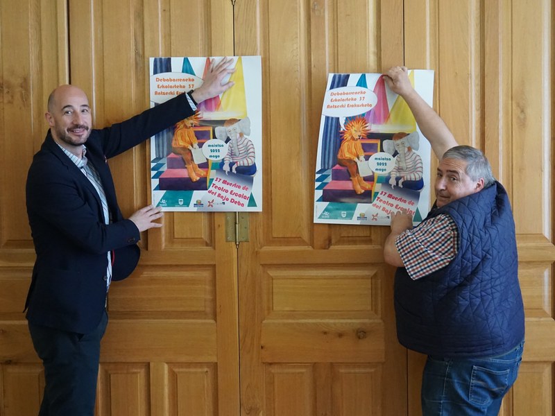 Imagen de la rueda de prensa de la Muestra de Teatro Escolar del Bajo Deba. 