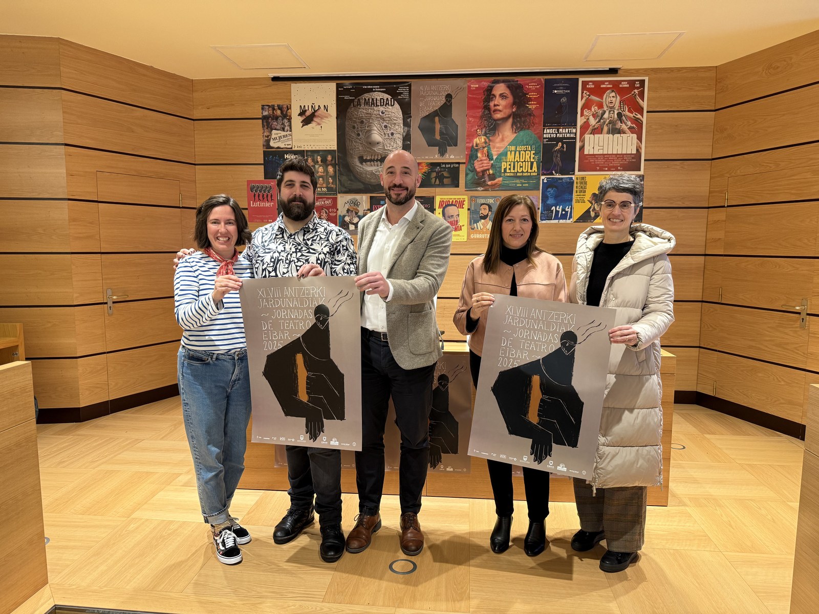 Imagen de la presentación de la XLVIII edición de las Jornadas de Teatro, con representantes locales, forales y autonómicos.