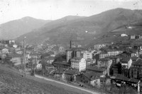 Eibar tiene en la actualidad 27.496 habitantes; 14.180 mujeres y 13.316 hombres