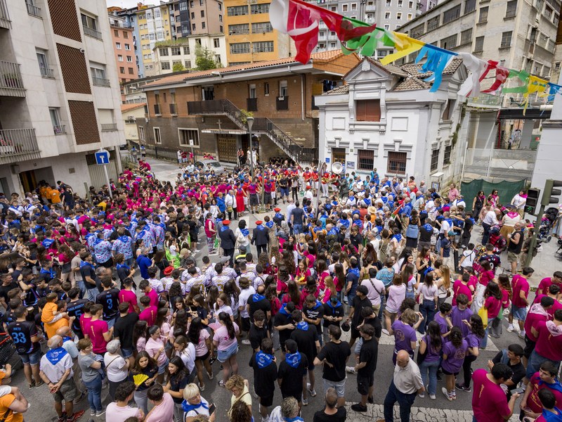 Eibar tiene en la actualidad 27.540 habitantes; 14.149 mujeres y 13.391 hombres