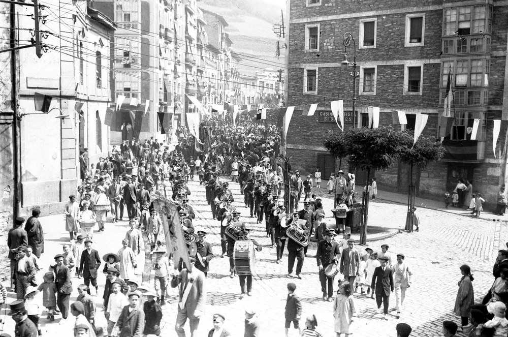 Eibar tiene en la actualidad 27.848 habitantes; 14.293 mujeres y 13.555 hombres.