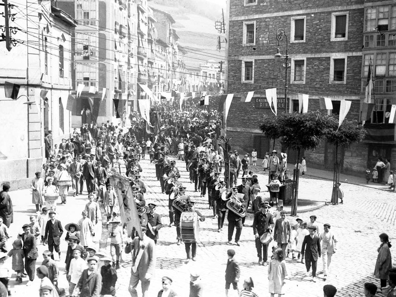 Eibar tiene en la actualidad 27.848 habitantes; 14.293 mujeres y 13.555 hombres.