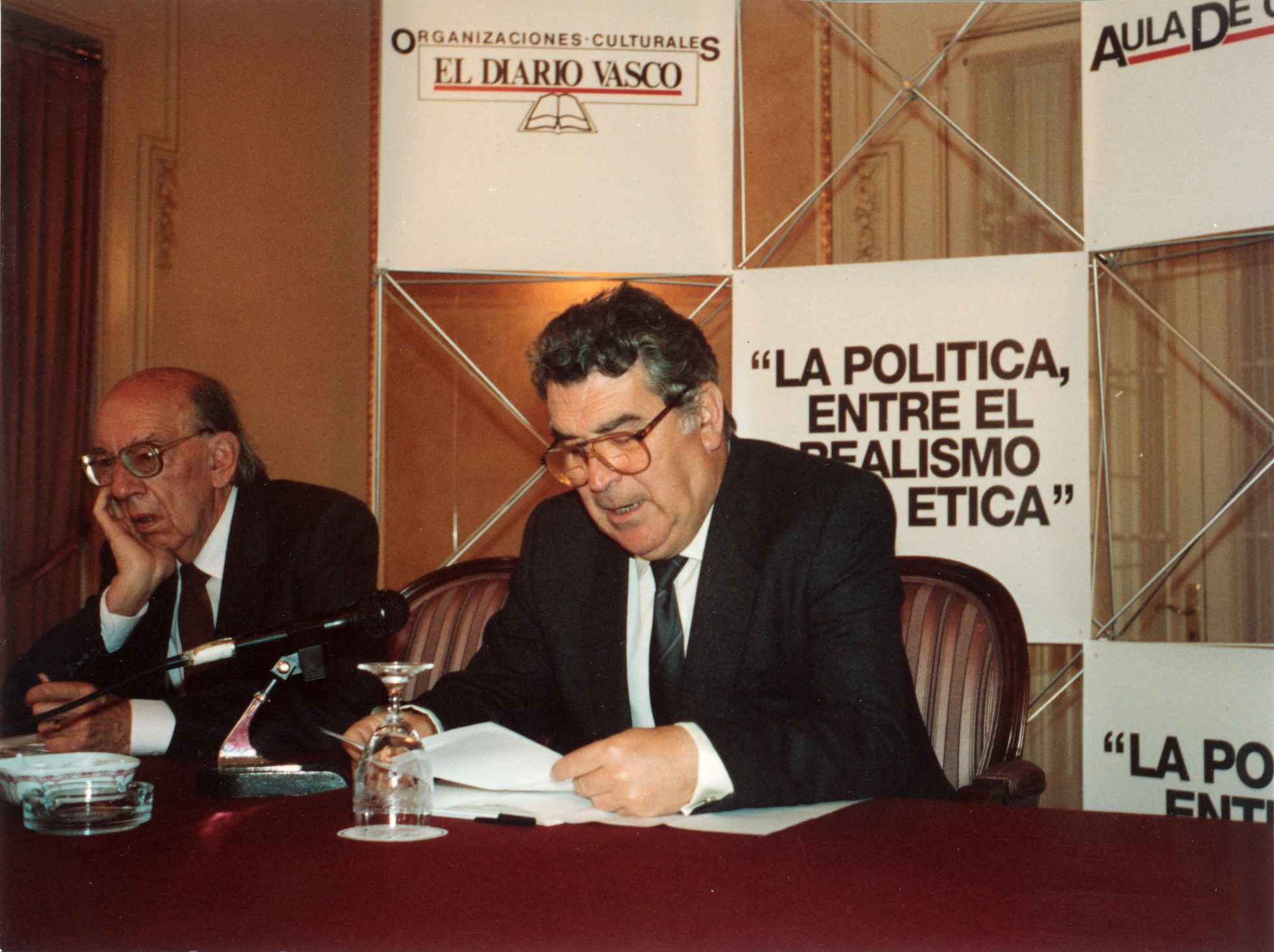 El Archivo Municipal de Eibar ha completado el inventario inicial del fondo documental del filósofo eibarrés José Antonio Antxon Artamendi Muguerza 
