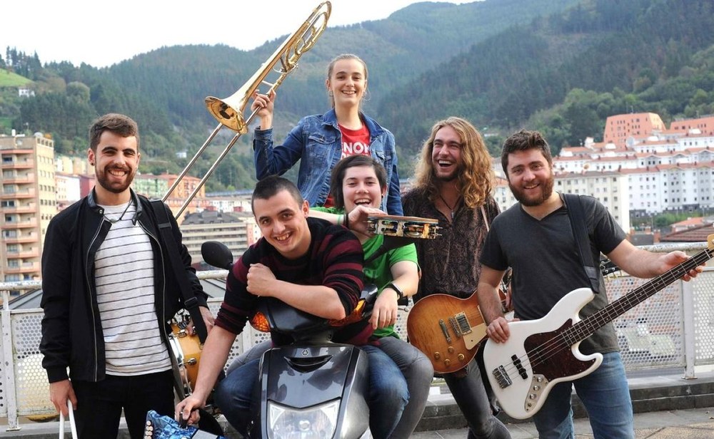Fotografía del grupo Mugi Panderoa.