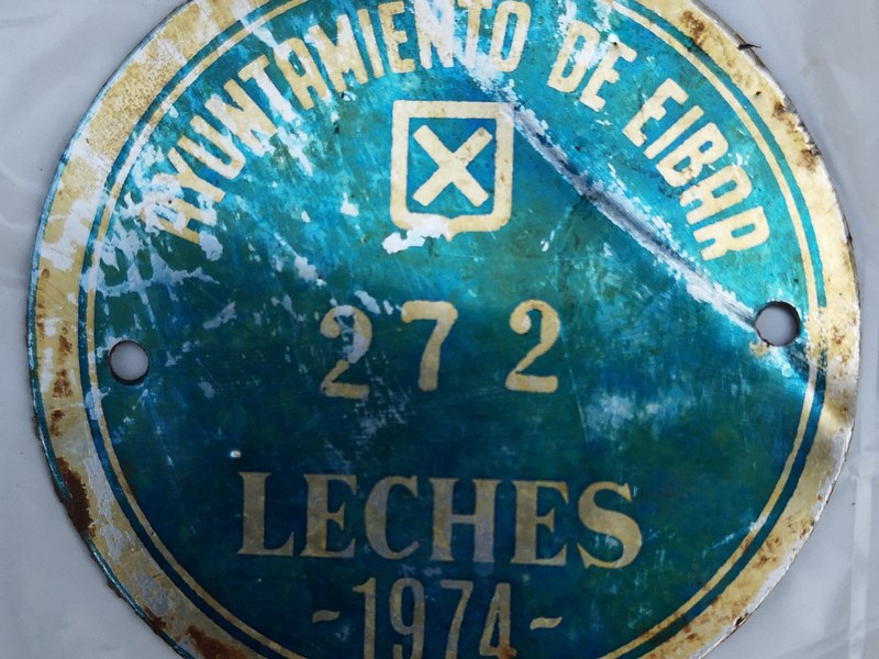 Chapa de control de la venta de leche (1974)