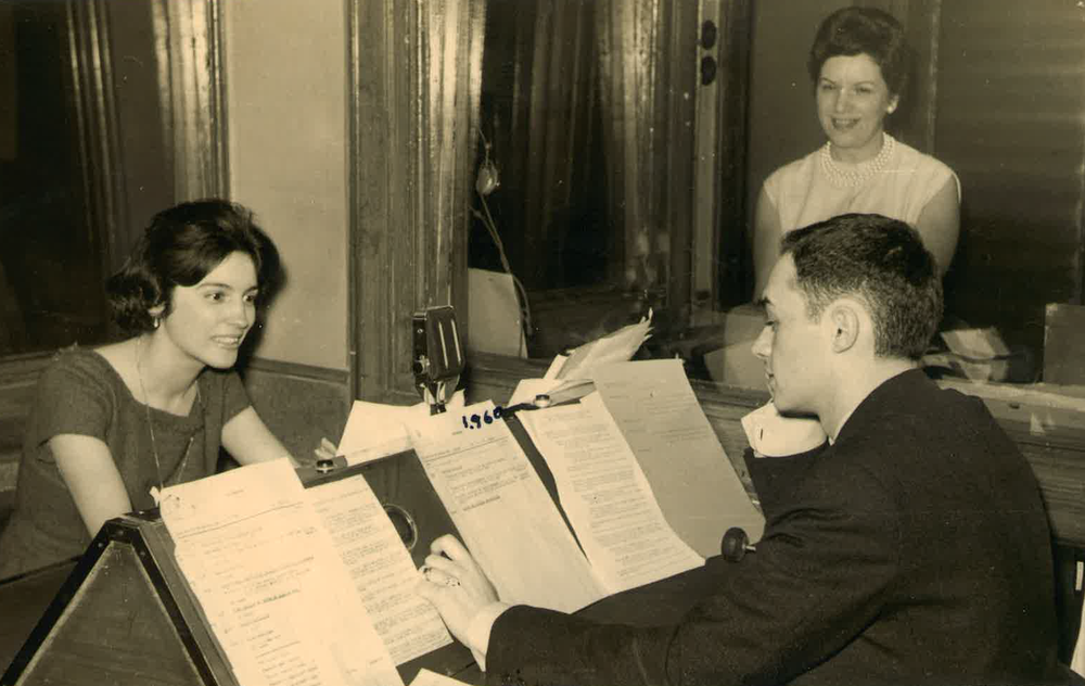 El día 9 de junio el Archivo Municipal de Eibar celebra el 70 aniversario de la primera emisora de radio de Eibar con un programa en directo de 12:00 a 14:00 en sus propias instalaciones Locutoras de Radio Eibar. 1960.