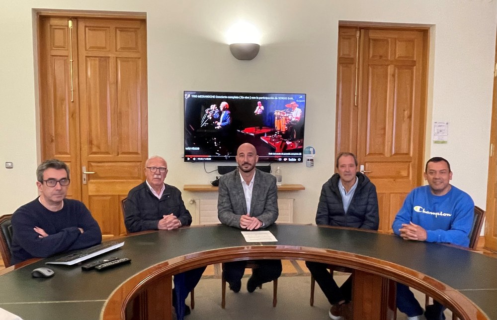 El grupo eibarrés Trío Medianoche presentará su nuevo disco de estudio en el Coliseo el 23 de diciembre Imagen de la presentación del concierto que ofrecerá el grupo Trío Medianoche el 23 de diciembre en el Teatro Coliseo.