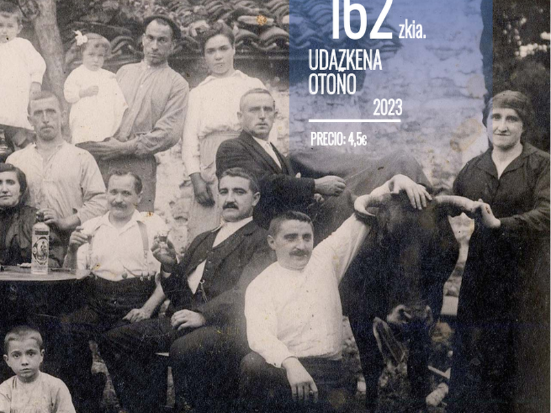 Familia Aguire-Iraegui en el caserío Azaldegigainekoa (circa 1916/17). Fotografía: AME ( cedida por la familia Basterrica-Sales).