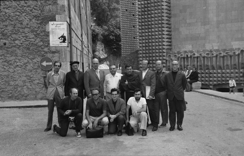 En el centenario del nacimiento de Juan San Martín (1922-2022), la Biblioteca Municipal de Eibar que lleva su nombre ha preparado una exposición Euskaltzaindia, Arantzazun, 1972-07-29. Argazkia: AGG-GAOCC BY-SA: San Martin Juan