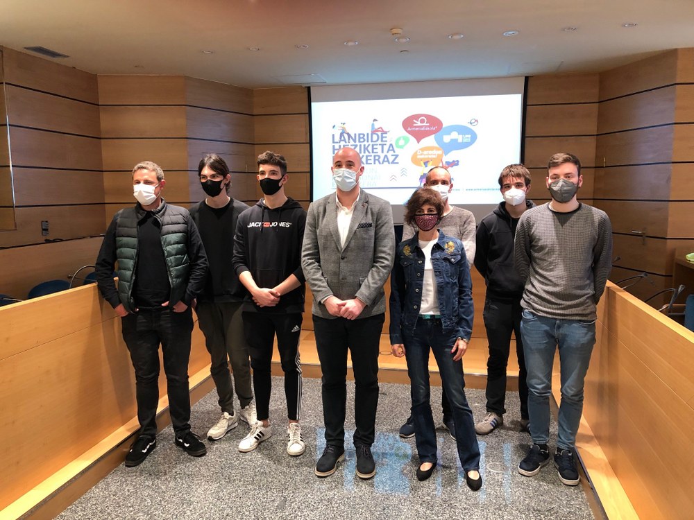 Formación Profesional en Eibar, también en euskera Presentación realizada en el Salón de Plenos sobre la oferta existente en Formación Profesional en Eibar, en el modelo D.