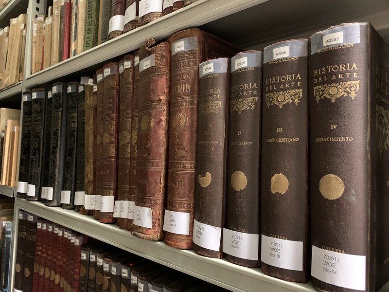Imagen de algunos de los libros recibidos en donación