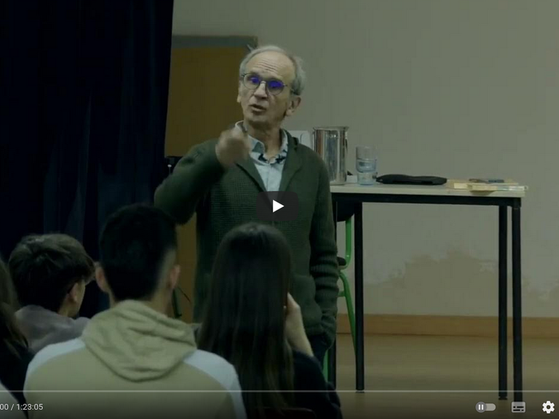 La conferencia impartida por el historiador Joseba Agirreazkuenaga al alumnado del Instituto de Eibar, en la red