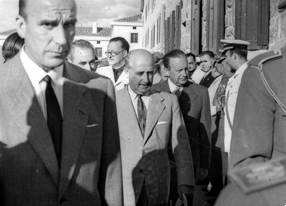 La conferencia que impartió el historiador Aritz Ipiña sobre el franquismo el día 3 de marzo para el alumnado de Aldatze, en Youtube Franco en Eibar, 1949. Foto: Indalezio Ojanguren (Gure Gipuzkoa CC BY-NC 4.0).