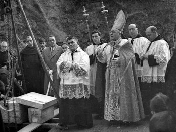 1951. Primera piedro de la iglesia de los Carmelitas. Foto: Ojanguren – Gure Gipuzkoa.