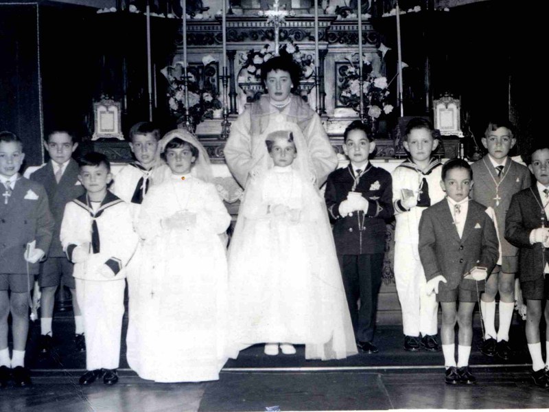 Comunión en la ermita de San Rafael de Maltzaga. Foto: hermanos Murgoitio.