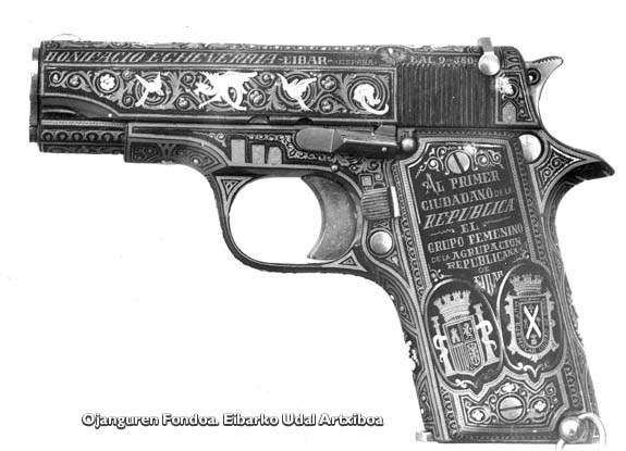 Recuperada la pistola que el Grupo femenino de la Agrupación Republicana de Eibar regaló a Niceto Alcalá Zamora Recuperada la pistola que el Grupo femenino de la Agrupación Republicana de Eibar regaló a Niceto Alcalá Zamora