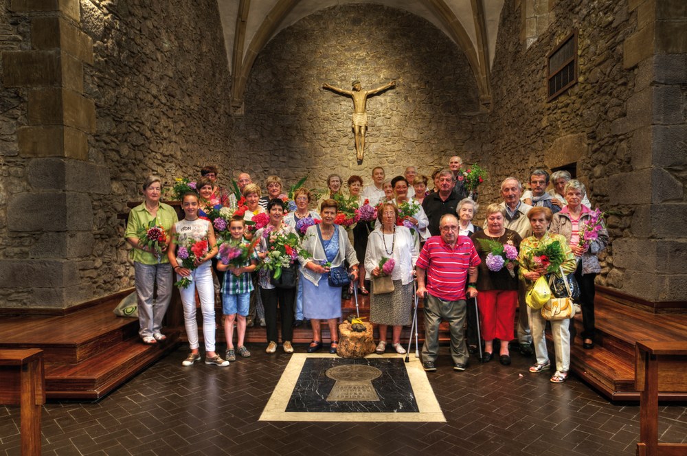 San Juan sorba y cruces de fresno: Viejas tradiciones eibarresas.