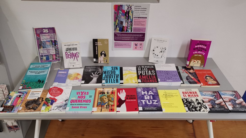 Tejiendo madejas Contra las Violencias Machistas: centro de interés y guía de lectura Centro de interés