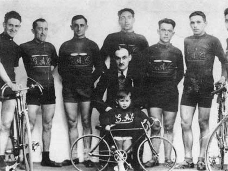 Un siglo impulsando el ciclismo: este año se celebran los centenarios de la fabricación de las bicicletas GAC y del Club Ciclista Eibarrés