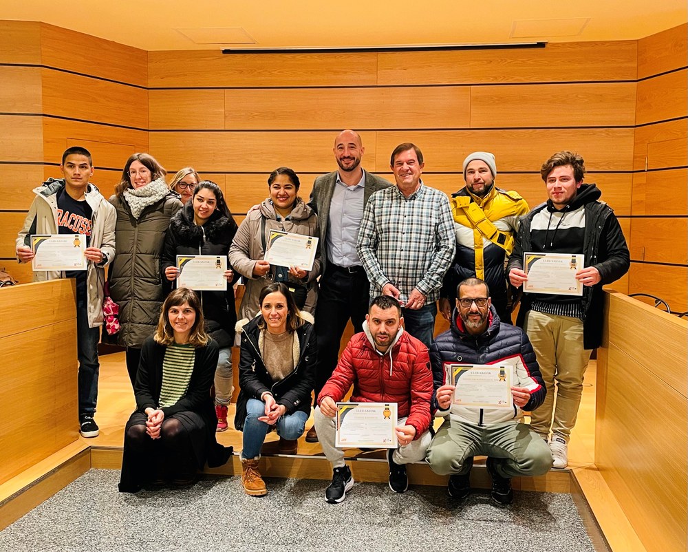 Abierto el plazo de inscripción en el Programa Debabarrena Integra Bat Eginez Alumnado del curso pasado recogiendo el diploma de euskera