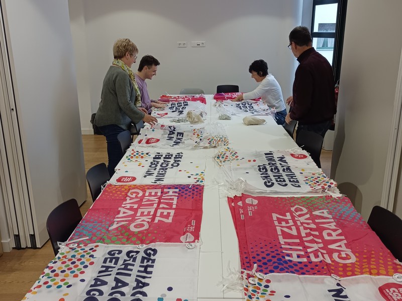 Preparación del material de Euskaraldia MATERIAL DE EUSKARALDIA