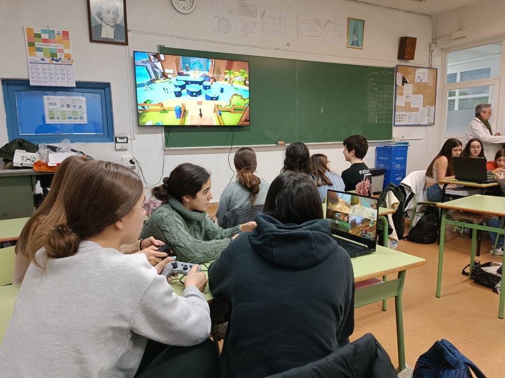 Alumnado de La Salle probando videojuegos