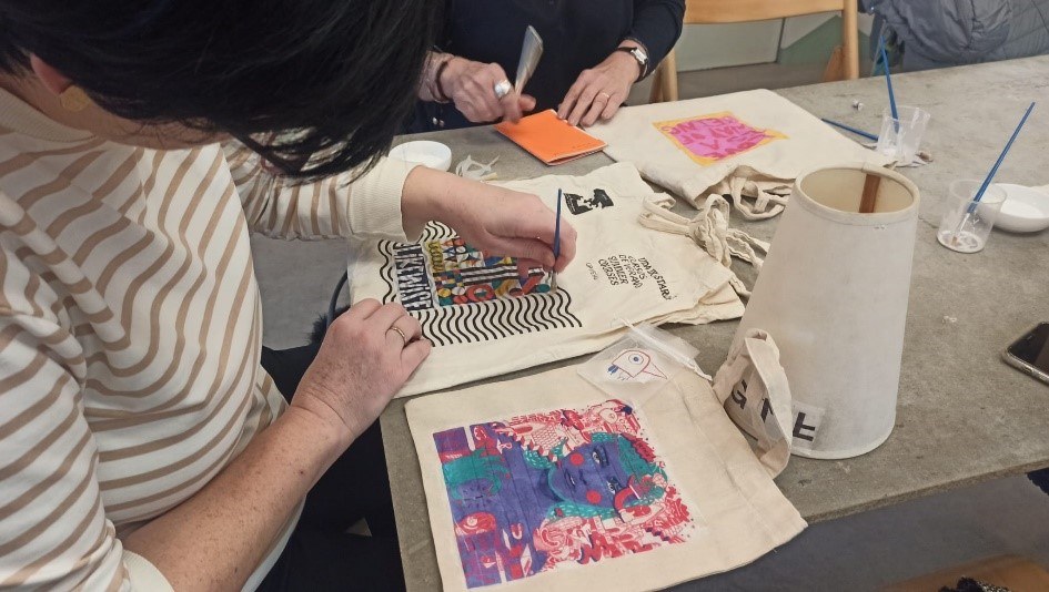80 personas han participado en la última edición de los talleres "Reutiliza y Reinventa" llevada a cabo en primavera Imagen de archivo de la edición de primavera de los talleres “Reutiliza y Reinventa”.