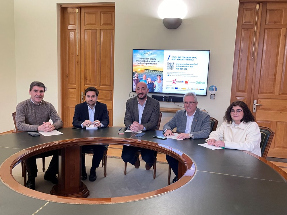 Abierto el plazo de inscripción para formar parte de la TEK Eibar, la comunidad energética local Imagen de la rueda de prensa celebrada para presentar la iniciativa TEK Eibar.