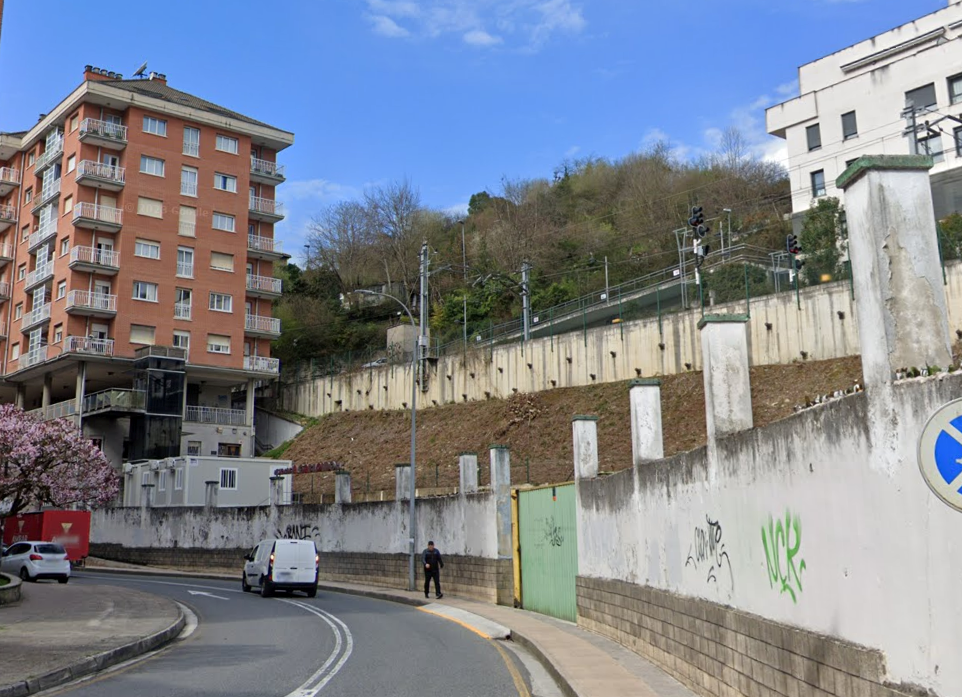 Adjudicado en 1.449.369,69 euros el ascensor que unirá la calle Barakaldo con el paseo Estaziño-Azitain Imagen de archivo de la calle Barakaldo.