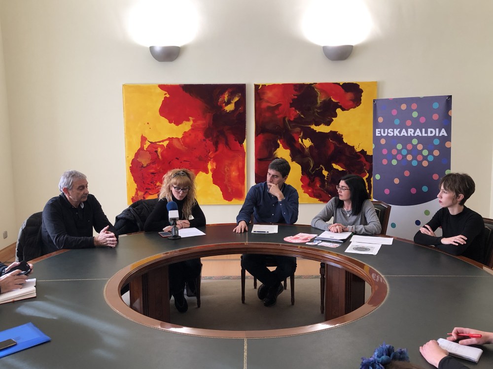Arranca una nueva edición de la campaña de Navidad en Eibar, organizada por comerciantes y hosteleros/as
