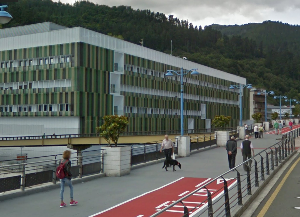 Arrancan los trabajos para la instalación de una pantalla-semáforo que indicará el estado de funcionamiento del ascensor que une el Paseo de la Igualdad con las torres de Amaña Imagen de archivo. Paseo de la Igualdad.