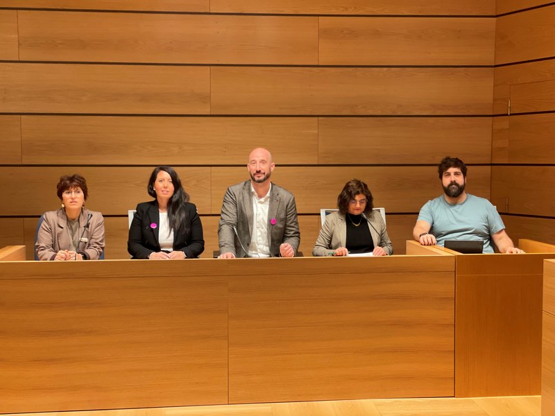 Comerciantes y hosteleros, junto con el Ayuntamiento de Eibar, ponen en marcha la campaña de Navidad de este año Imagen de la presentación de la campaña de Navidad.