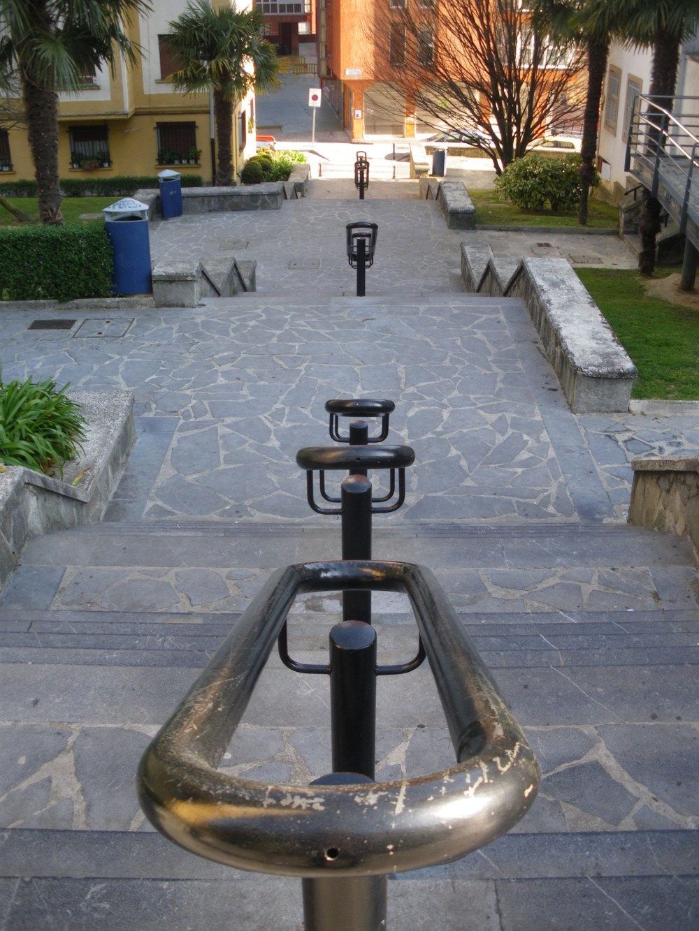 Comienza el reemplazo de los pasamanos de Jardines de Argatxa