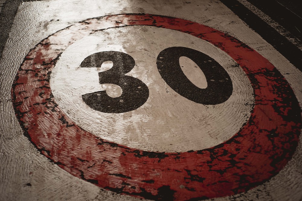 Desde el 15 de marzo queda limitada a 30 kilómetros hora la velocidad de los vehículos en el casco urbano de Eibar Limitación de velocidad a 30 kilómetros por hora.