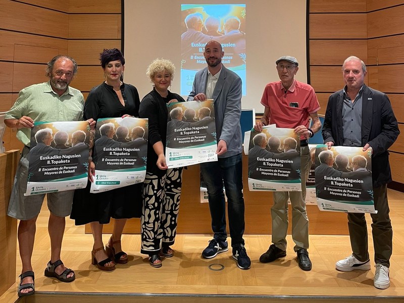 Imagen de la presentación del "II Encuentro de Personas Mayores de Euskadi". 
